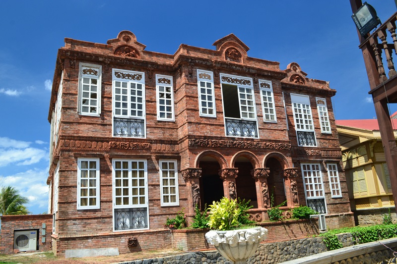 Las Casas Filipinas de Acuzar 