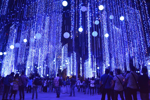 enchanting lights, ayala avenue (1)